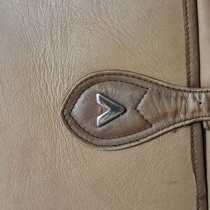 Elegant Tan Leather Women's Bag